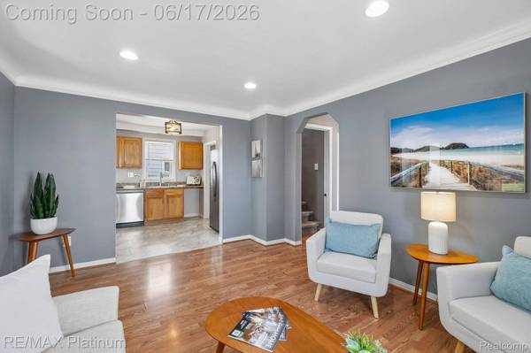 56 Charlevoix ST, Clawson, MI 48017