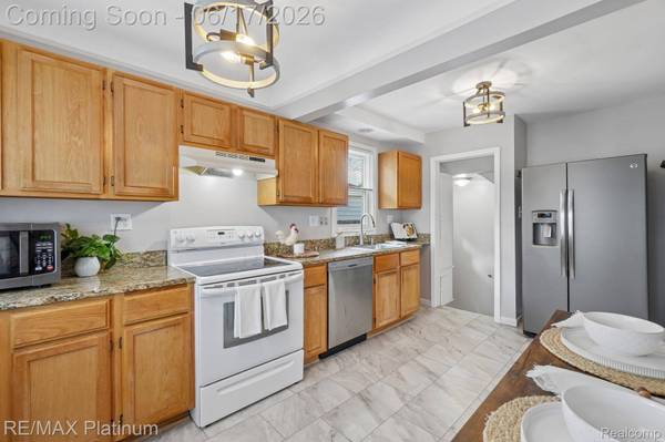 56 Charlevoix ST, Clawson, MI 48017