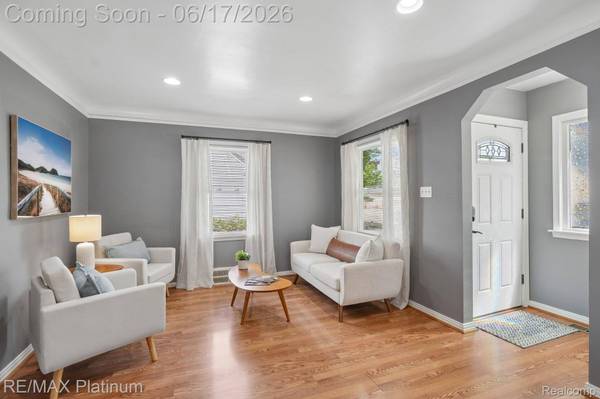 56 Charlevoix ST, Clawson, MI 48017
