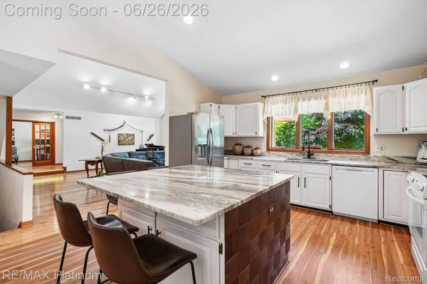 6100 Oak Valley DR, Hamburg Township, MI 48189