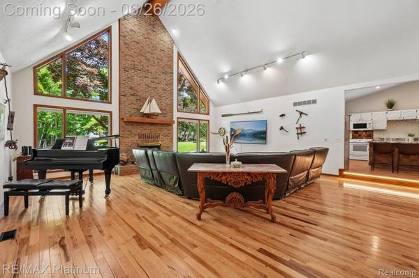 6100 Oak Valley DR, Hamburg Township, MI 48189
