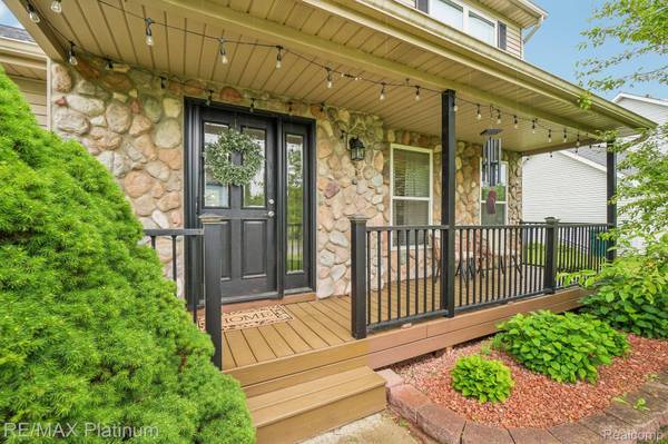 2353 Chestnut BND, Oceola Township, MI 48855