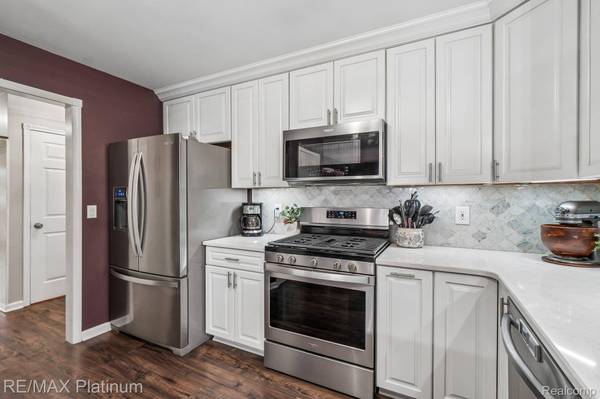 2353 Chestnut BND, Oceola Township, MI 48855