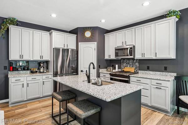 2963 Blue Sky DR, Oceola Township, MI 48843