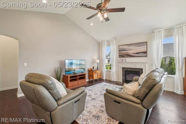 185 CRYSTAL WOOD Circle, Marion Twp, MI 48843