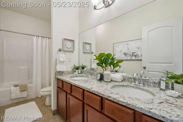 185 CRYSTAL WOOD Circle, Marion Twp, MI 48843