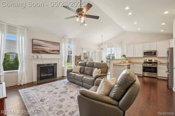 185 CRYSTAL WOOD Circle, Marion Twp, MI 48843