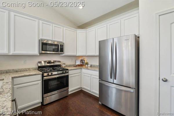 185 CRYSTAL WOOD Circle, Marion Twp, MI 48843