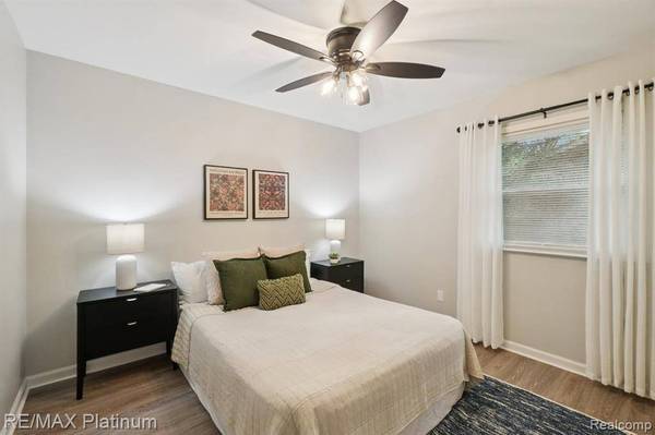 734 S Walnut Street, Howell, MI 48843