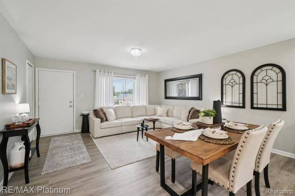 734 S Walnut Street, Howell, MI 48843