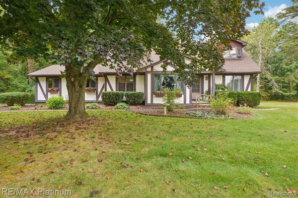 2581 Pepper Court, Hartland Twp, MI 48353