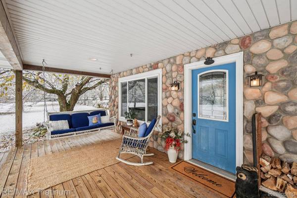 8566 Meyers LN, Pinckney, MI 48169