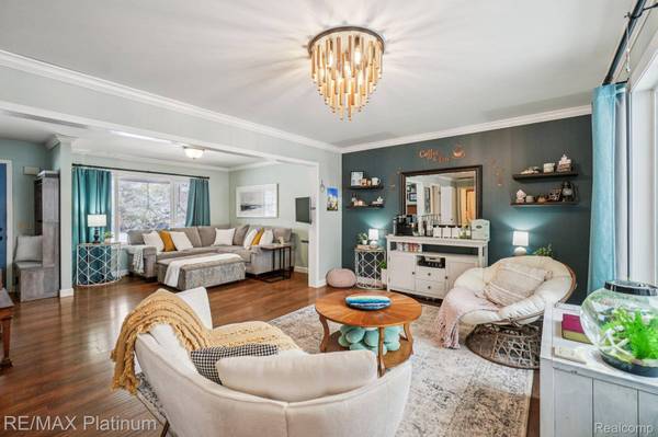 8566 Meyers LN, Pinckney, MI 48169