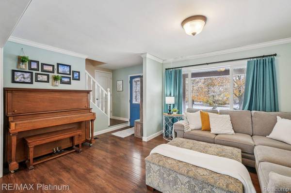 8566 Meyers LN, Pinckney, MI 48169