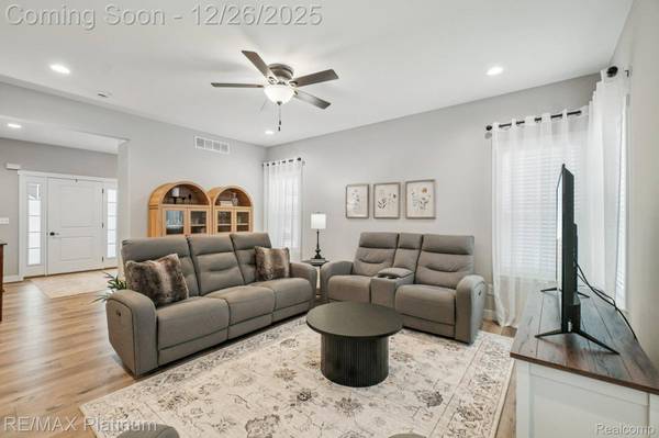 5261 Autumn Kirsten DR, Fowlerville, MI 48836