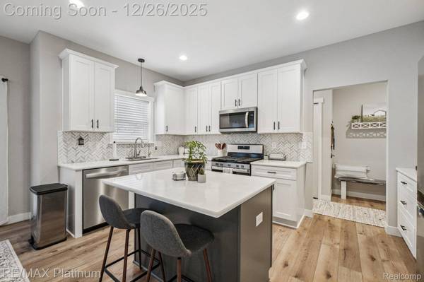 5261 Autumn Kirsten DR, Fowlerville, MI 48836