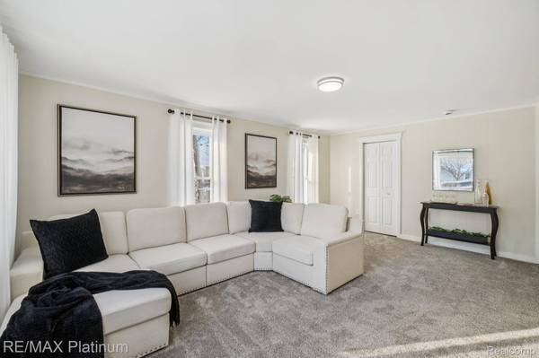 635 E Unadilla ST E, Pinckney, MI 48169