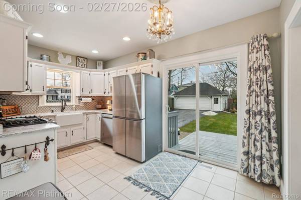 409 S Walnut ST, Howell, MI 48843