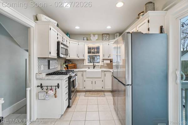409 S Walnut ST, Howell, MI 48843