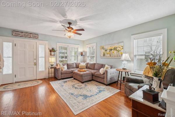 409 S Walnut ST, Howell, MI 48843