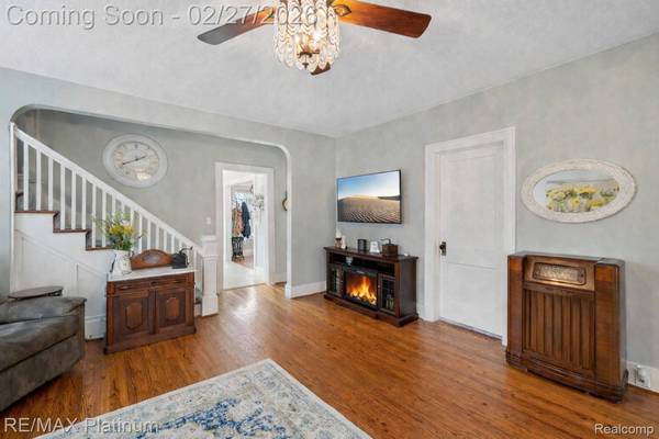 409 S Walnut ST, Howell, MI 48843