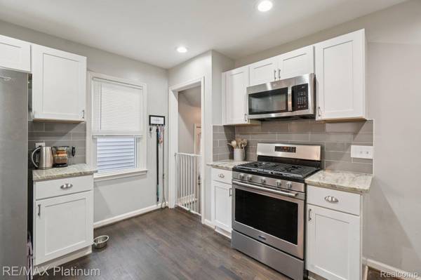 521 W Crane ST, Howell, MI 48843