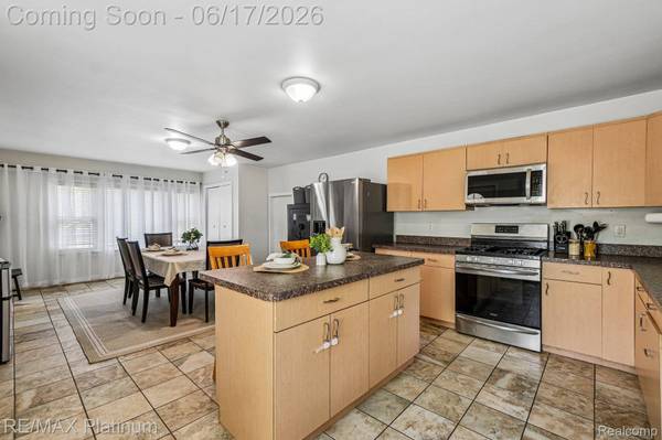 18440 Floral ST, Livonia, MI 48152