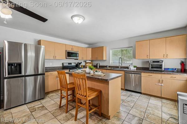 18440 Floral ST, Livonia, MI 48152