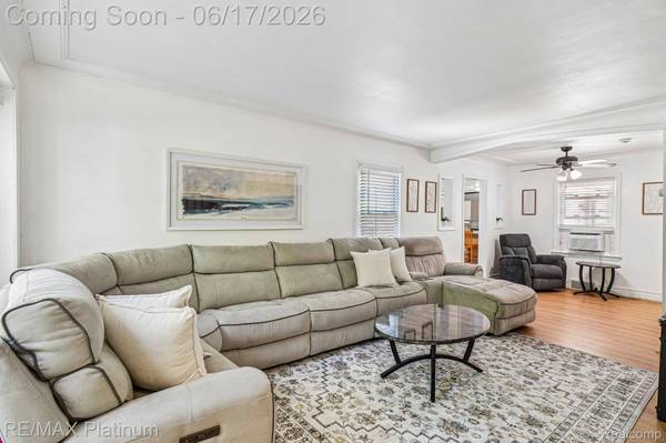 18440 Floral ST, Livonia, MI 48152