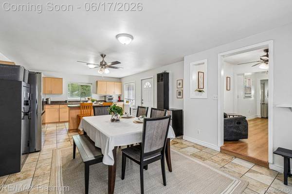 18440 Floral ST, Livonia, MI 48152