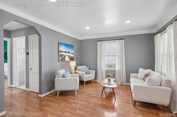 56 Charlevoix ST, Clawson, MI 48017