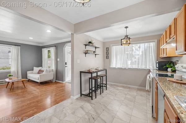 56 Charlevoix ST, Clawson, MI 48017