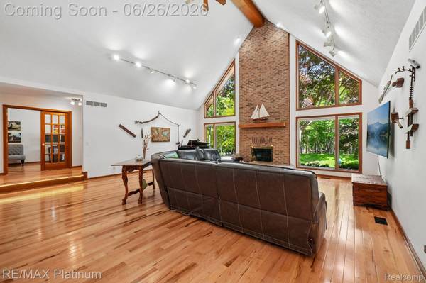 6100 Oak Valley DR, Hamburg Township, MI 48189