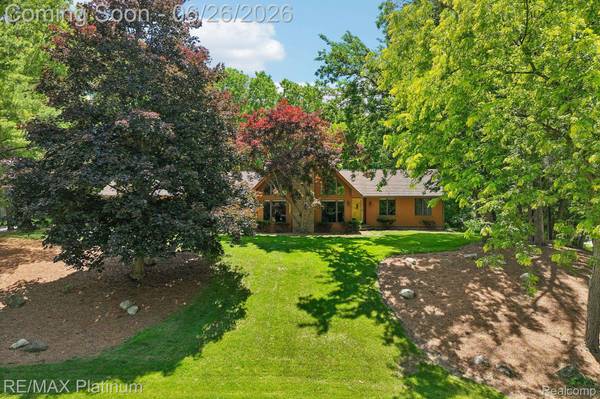 6100 Oak Valley DR, Hamburg Township, MI 48189