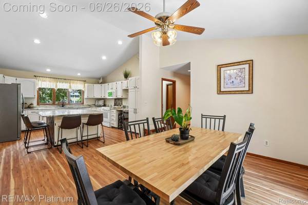 6100 Oak Valley DR, Hamburg Township, MI 48189