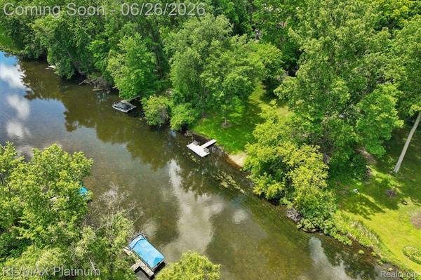 6100 Oak Valley DR, Hamburg Township, MI 48189