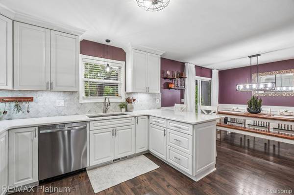 2353 Chestnut BND, Oceola Township, MI 48855