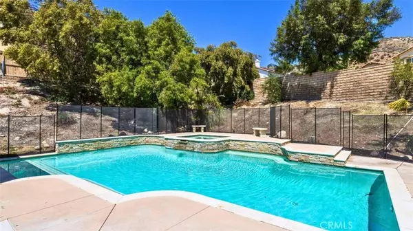 17195 Summit Hills DR, Canyon Country, CA 91387