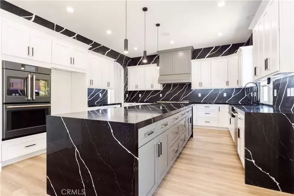 17195 Summit Hills DR, Canyon Country, CA 91387