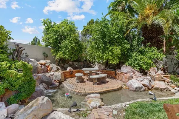 32 Princeville LN, Las Vegas, NV 89113