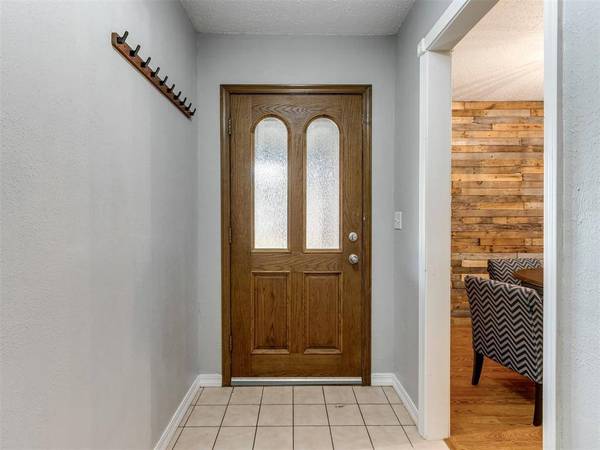 3308 Rolling LN, Midwest City, OK 73110