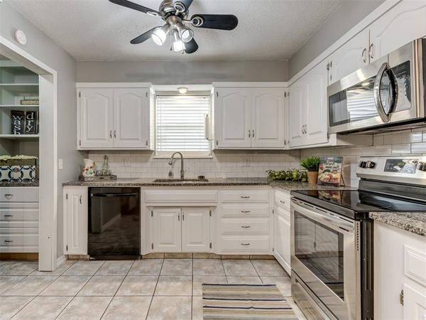 3308 Rolling LN, Midwest City, OK 73110