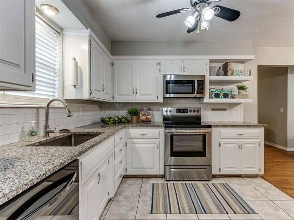 3308 Rolling LN, Midwest City, OK 73110