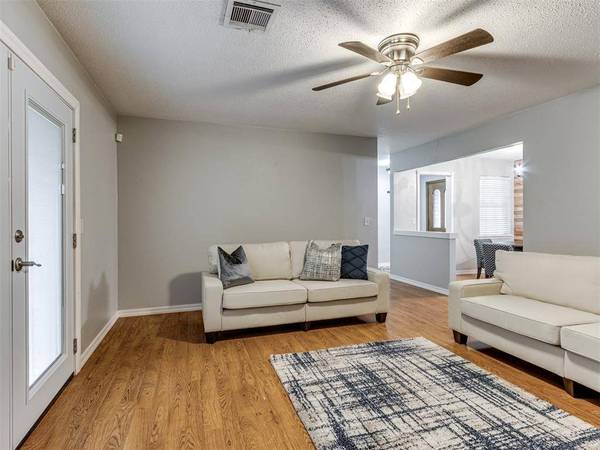 3308 Rolling LN, Midwest City, OK 73110