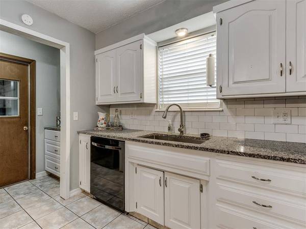 3308 Rolling LN, Midwest City, OK 73110