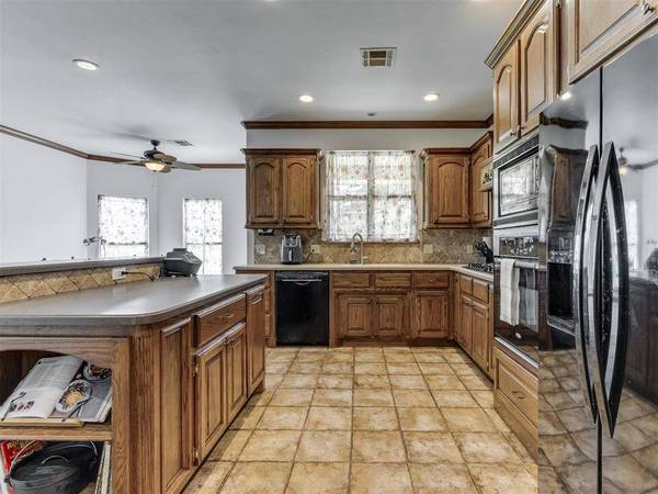 559 Silver Tree CIR, Choctaw, OK 73020