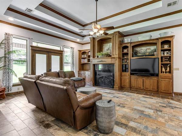 559 Silver Tree CIR, Choctaw, OK 73020