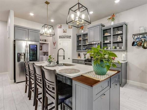 20629 Twisted Oak RD, Harrah, OK 73045