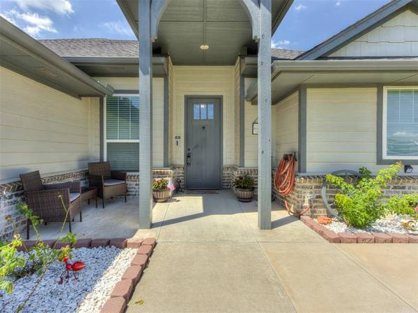 20629 Twisted Oak RD, Harrah, OK 73045