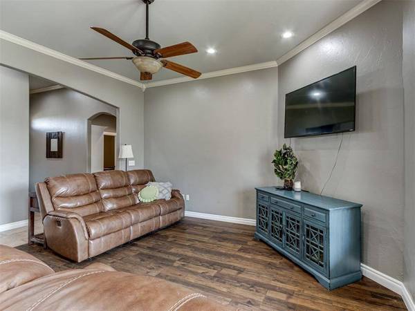 886 Silver Chase DR, Choctaw, OK 73020